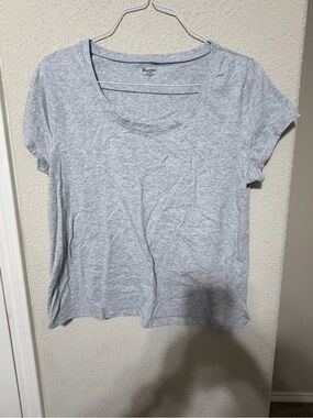 No Boundaries Light Gray Scoop Neck Short Sleeve Tee